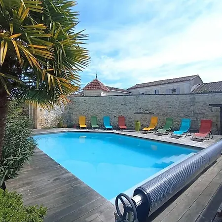 Beau Logis Charentais Du Xixe Et Sa Piscine Σπίτι διακοπών *