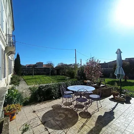 Beau Logis Charentais Du Xixe Et Sa Piscine Σπίτι διακοπών