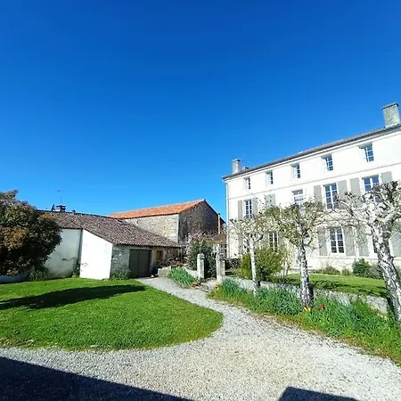 Beau Logis Charentais Du Xixe Et Sa Piscine Σπίτι διακοπών *